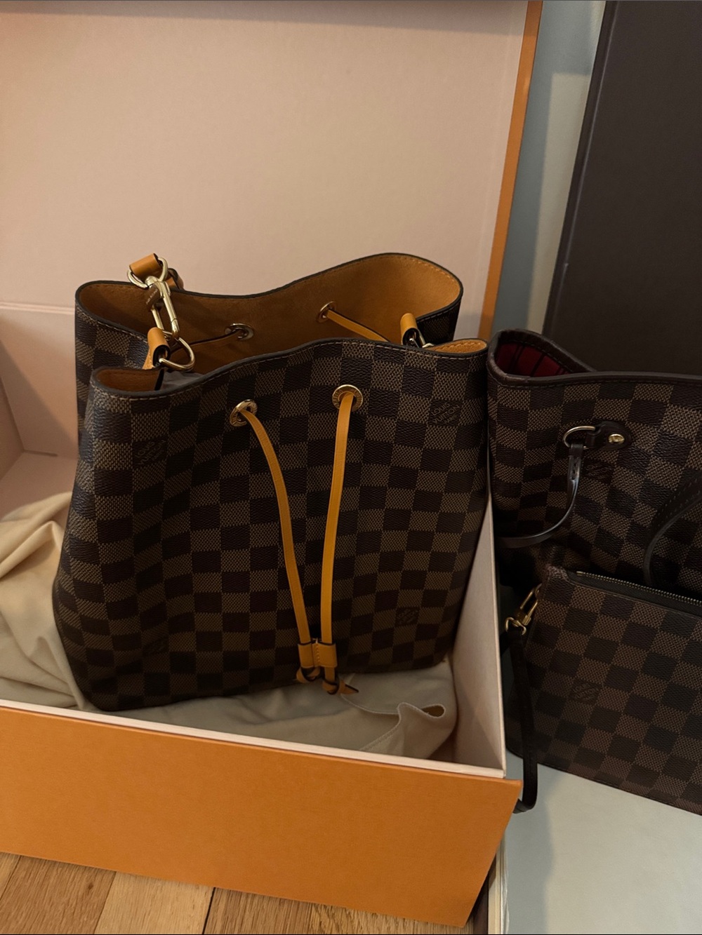 Louis Vuitton Damier Ebene Brown Tote with Pouch - Picture 3 of 10